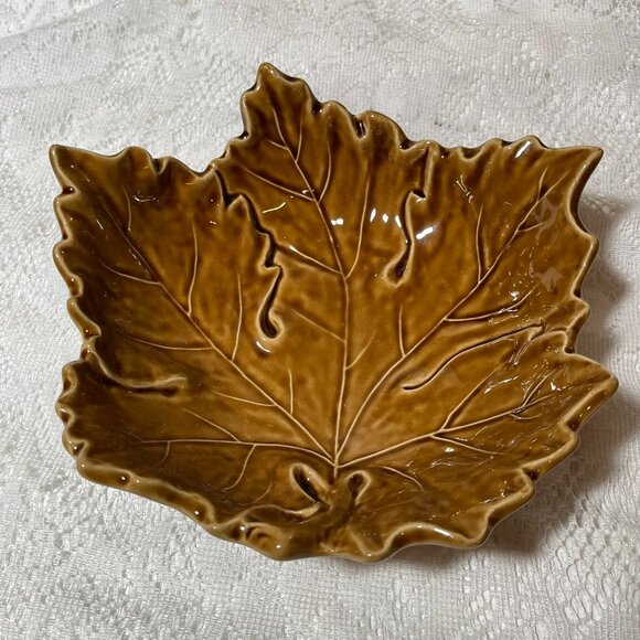 Pottery Barn Outlet Leaf Bowl - Fall Leaf Shape, Amber, Stoneware, No Trim - Picture 1 of 3